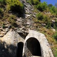 Entrée de l'abri-caverne