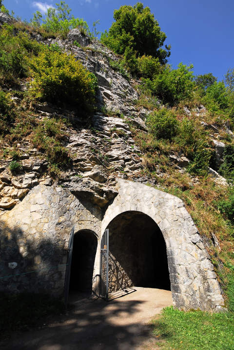 Entrée de l'abri-caverne