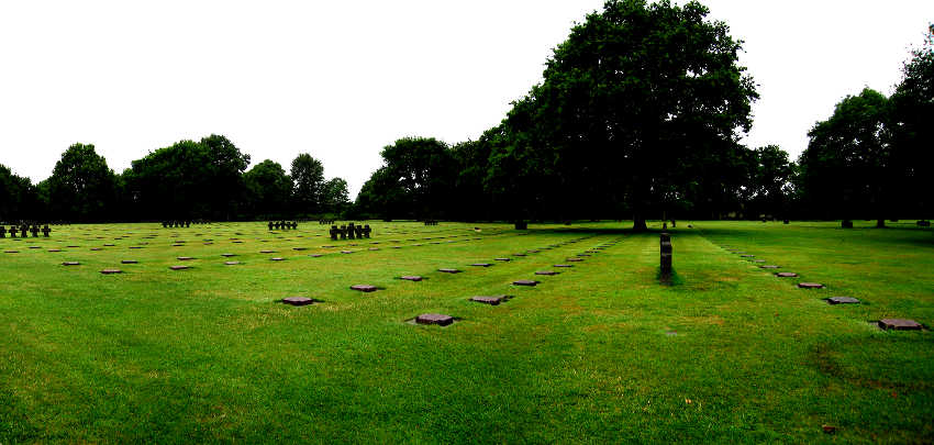 Cotentin. Des jeunes en insertion repeignent les tombes du cimetière  militaire allemand